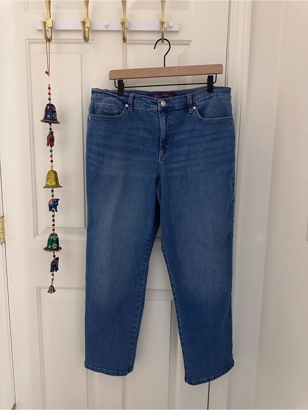 Gloria Vanderbilt Mid-Rise Ankle Crop Jeans in Blue Wash